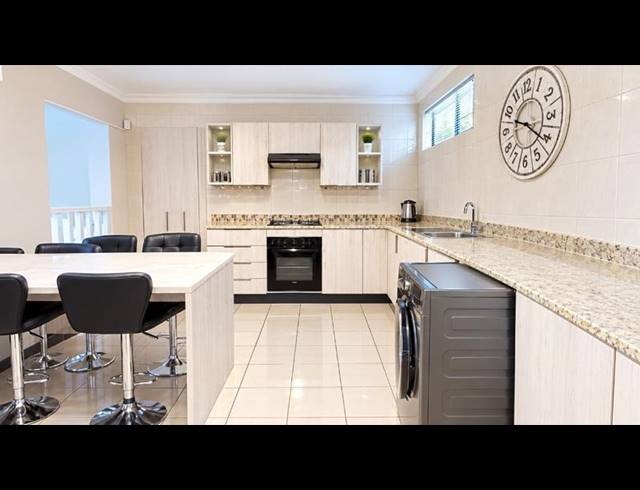 5 BEDROOM HOUSE FOR SALE IN SUNNYROCK